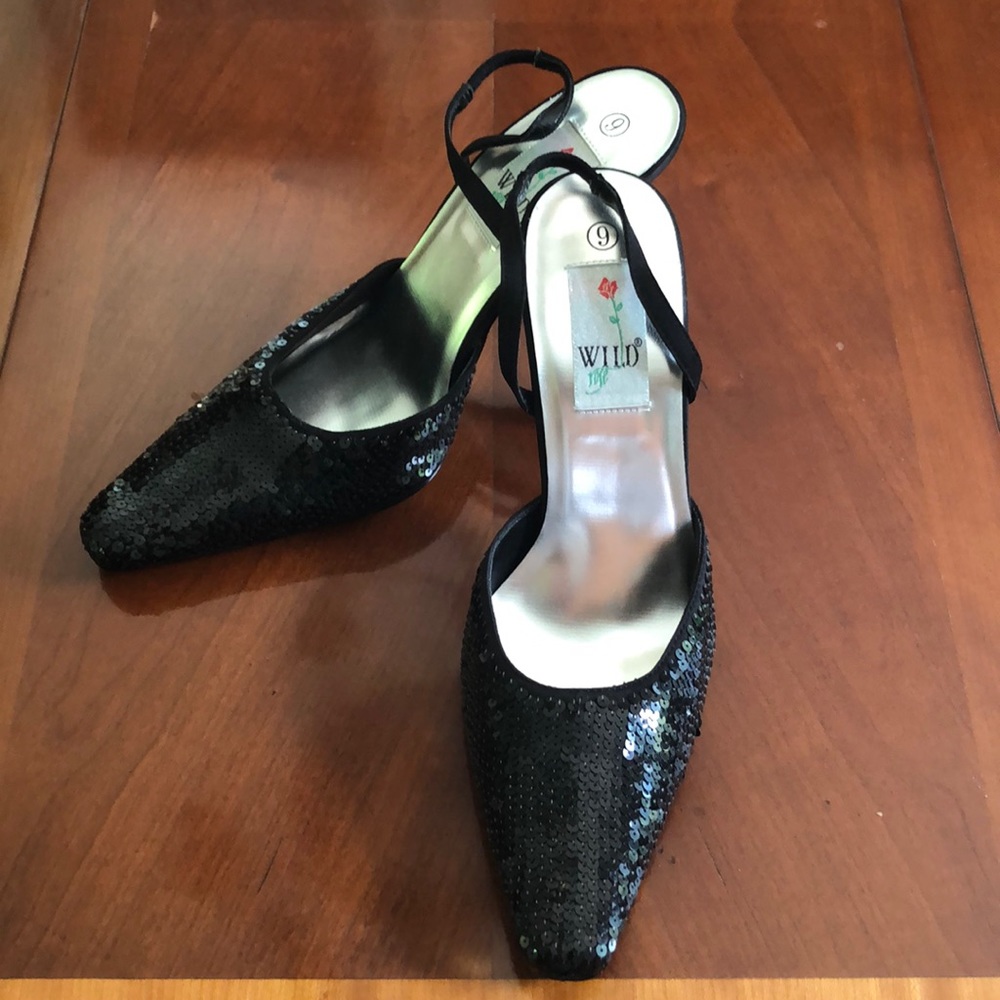 Black sequinned shoe